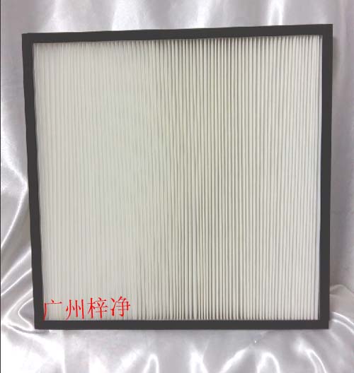 板式中效過濾器設(shè)計特點：風量大、阻力小、結(jié)構(gòu)堅固、可重復清潔使用。