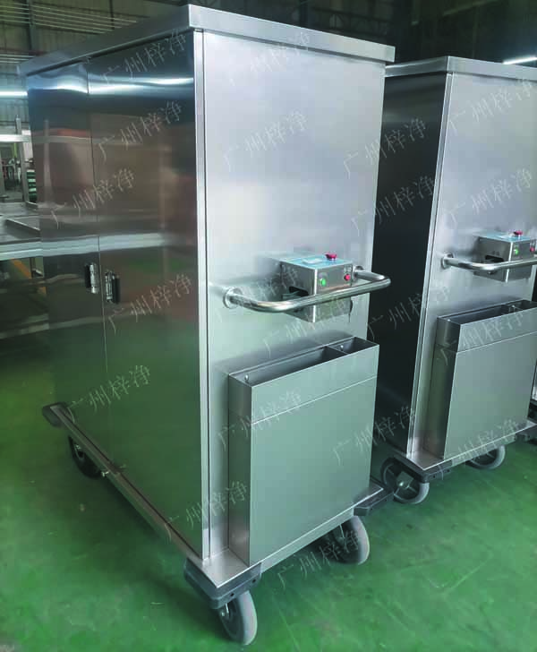 密閉式滅菌器械物品電動轉(zhuǎn)運(yùn)車有單面雙開門,單側(cè)門可旋轉(zhuǎn)角度≥220°度開啟設(shè)計(jì)，裝卸物品更方便;