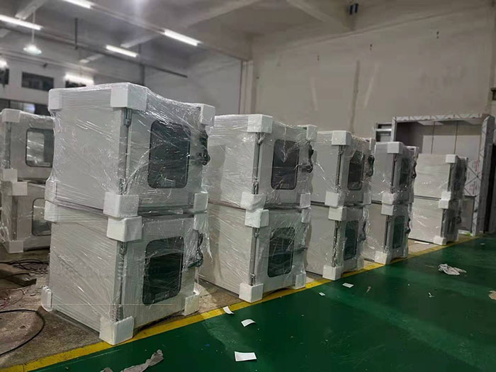凈化車間傳遞窗成為不可或缺的設(shè)備。