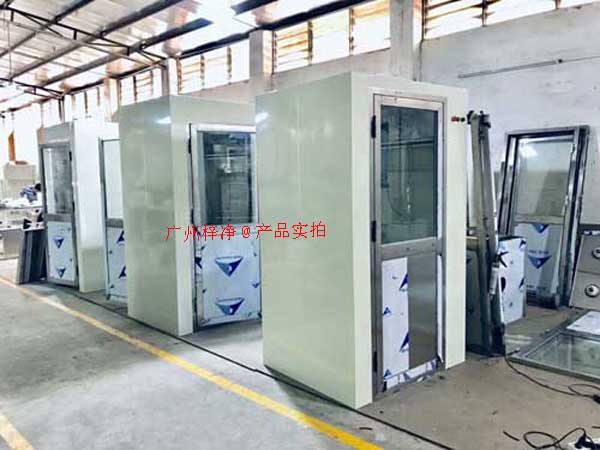 在工業(yè)生產(chǎn)過程中，風(fēng)淋室作為一種重要的凈化設(shè)備