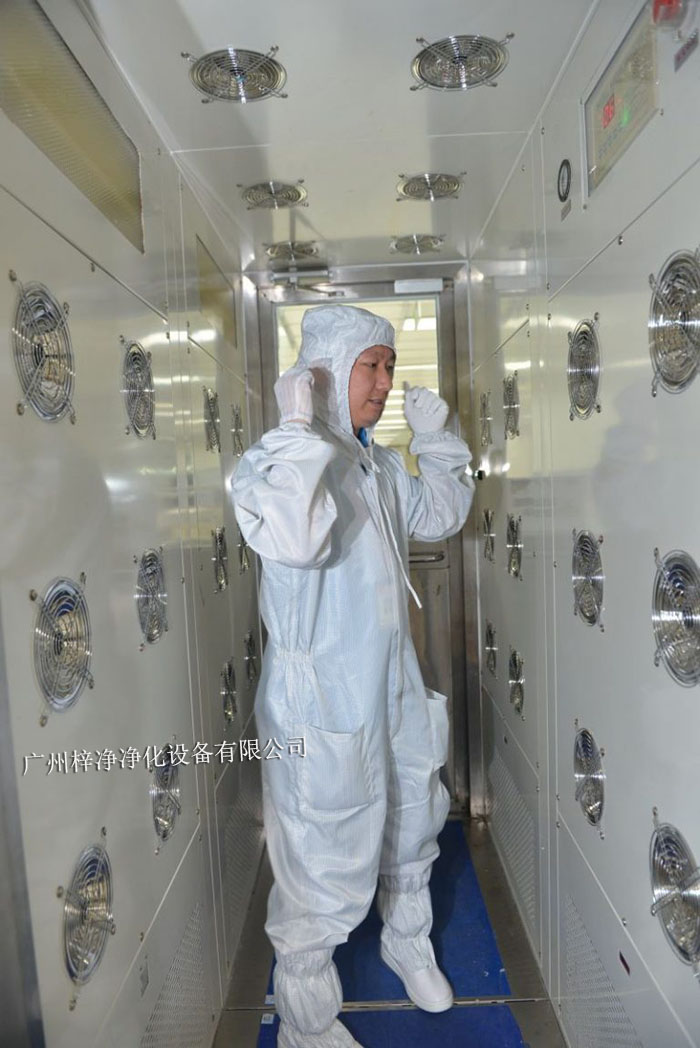 正確操作風(fēng)淋室對(duì)于保障工作人員健康、維持生產(chǎn)環(huán)境的潔凈度至關(guān)重要。
