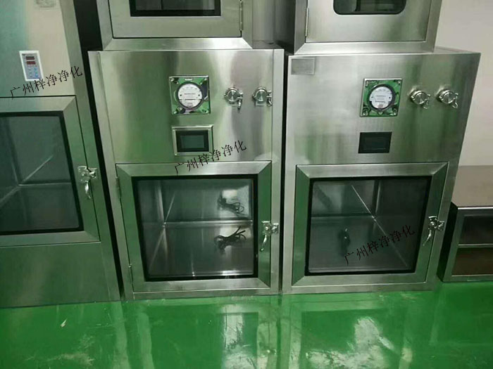 層流傳遞窗適用于需要隔離不同潔凈度級(jí)別的房間，如潔凈室與普通房間之間的連接、不同潔凈度級(jí)別潔凈室之間的連接等。