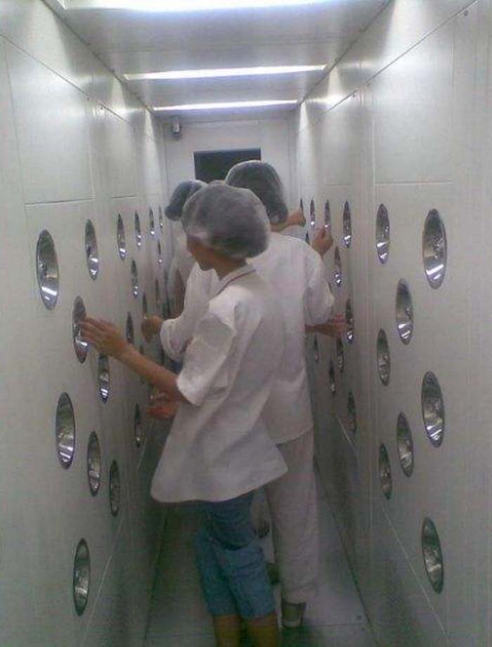 正確使用風(fēng)淋室不僅能夠有效保證潔凈室內(nèi)的環(huán)境潔凈度，還能延長設(shè)備的使用壽命。