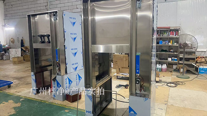 全自動感應(yīng)輸送帶傳遞窗的電氣問題處理需要從選型、安裝、運(yùn)行、維護(hù)、故障處理及安全注意事項(xiàng)等多方面進(jìn)行全面考慮。