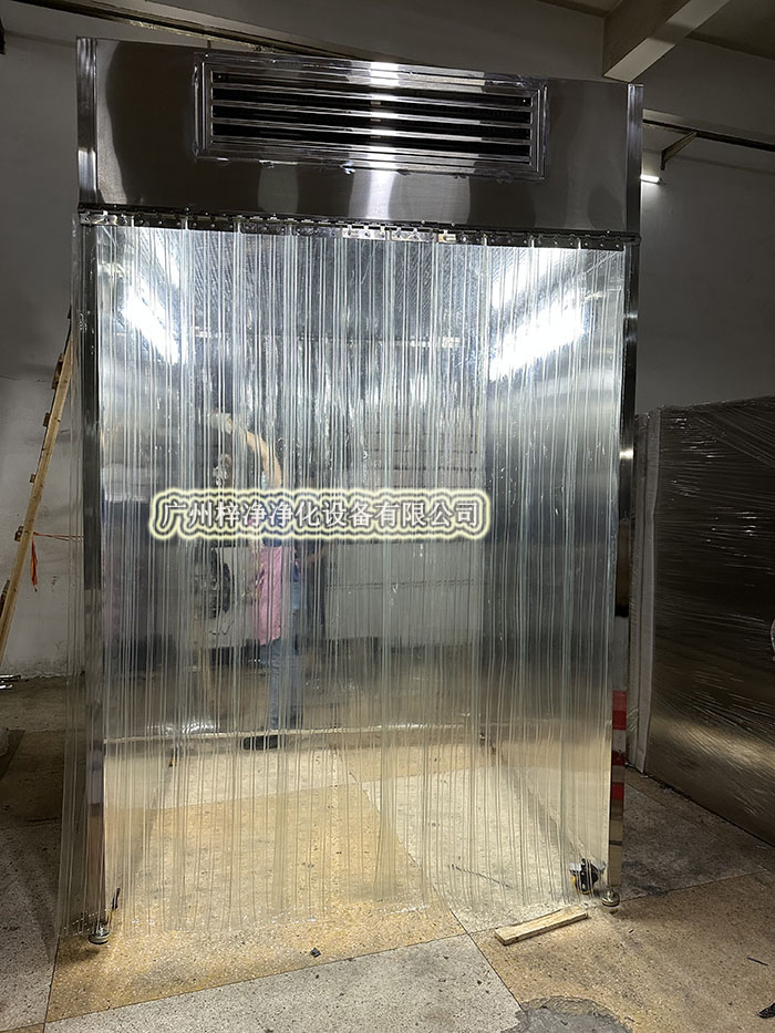 打開(kāi)層流罩取樣車(chē)的門(mén)，確保層流罩運(yùn)行正常，無(wú)異常噪音。