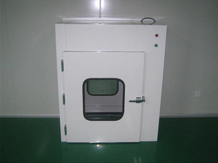 落地式傳遞窗在物料進(jìn)出潔凈區(qū)，必須嚴(yán)格與人流通道分開(kāi)，由生產(chǎn)車(chē)間物料專(zhuān)用通道進(jìn)出。