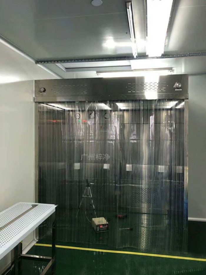 負壓稱量罩在制藥行業(yè)中，對藥品成分的精確稱量至關(guān)重要。