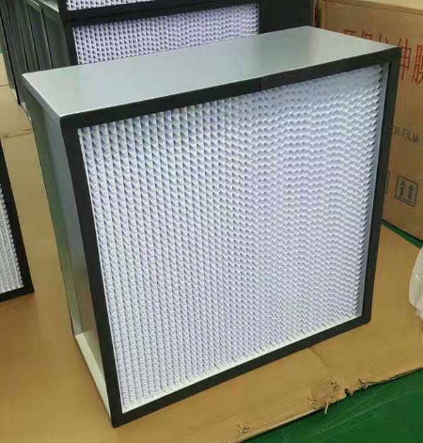 HEPA高效過濾器能夠過濾掉0.3微米以上的微粒，對于大多數(shù)潔凈室的要求已經(jīng)足夠。