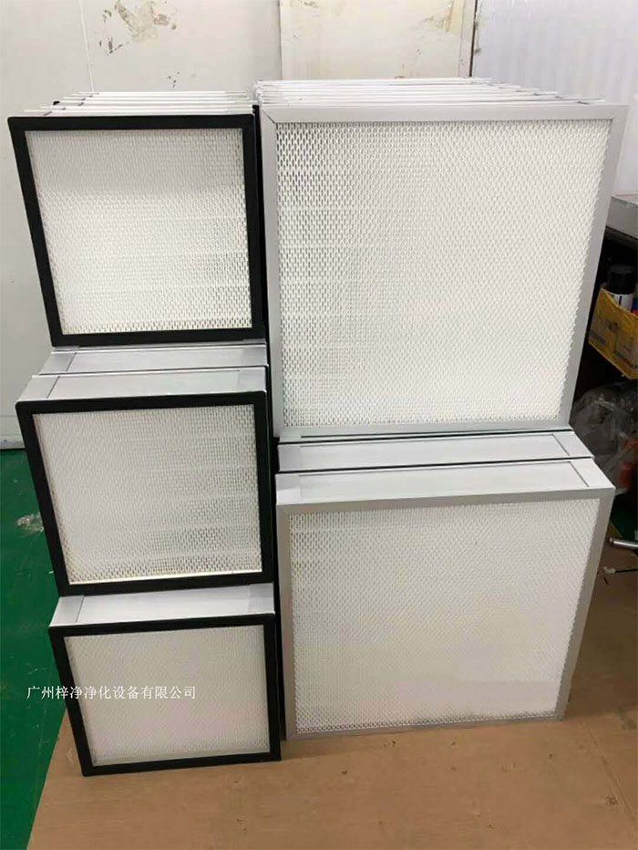 ULPA高效過濾器適用于對潔凈度要求極高的領(lǐng)域，如生物制藥、半導(dǎo)體潔凈室等。