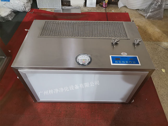 潔凈層流罩是一種用于保護局部區(qū)域免受塵埃和微生物污染的層流設(shè)備。